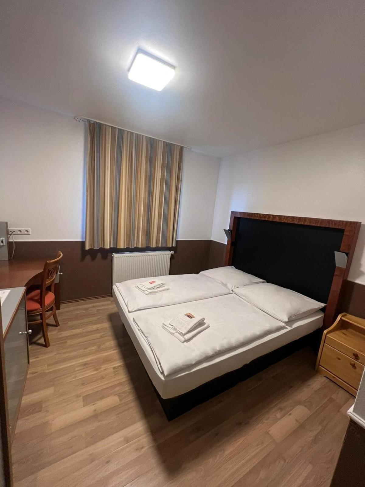 Hotel Castellana Lessien Exterior photo