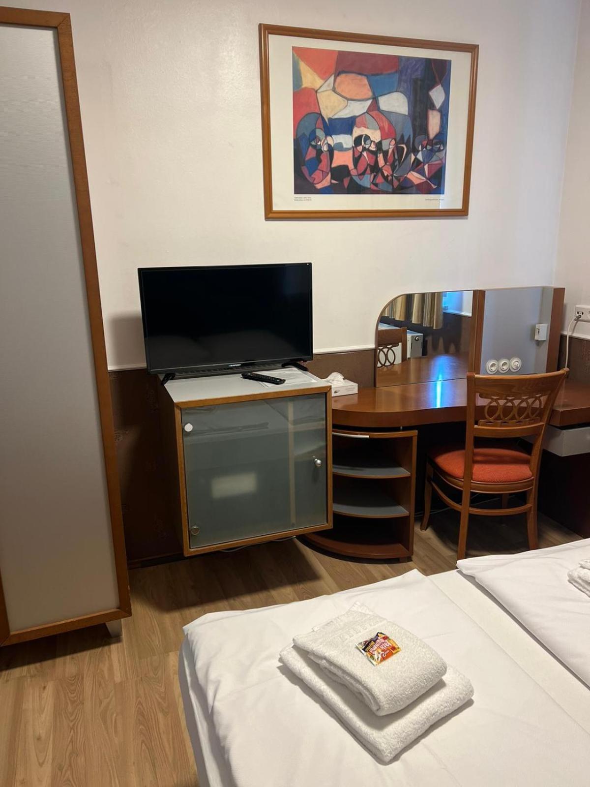 Hotel Castellana Lessien Exterior photo